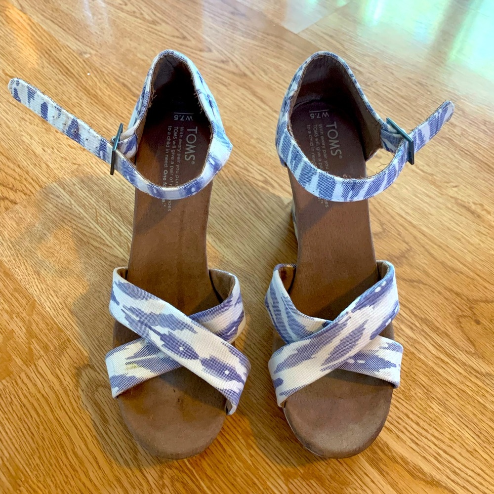 Tom blue and white wedges